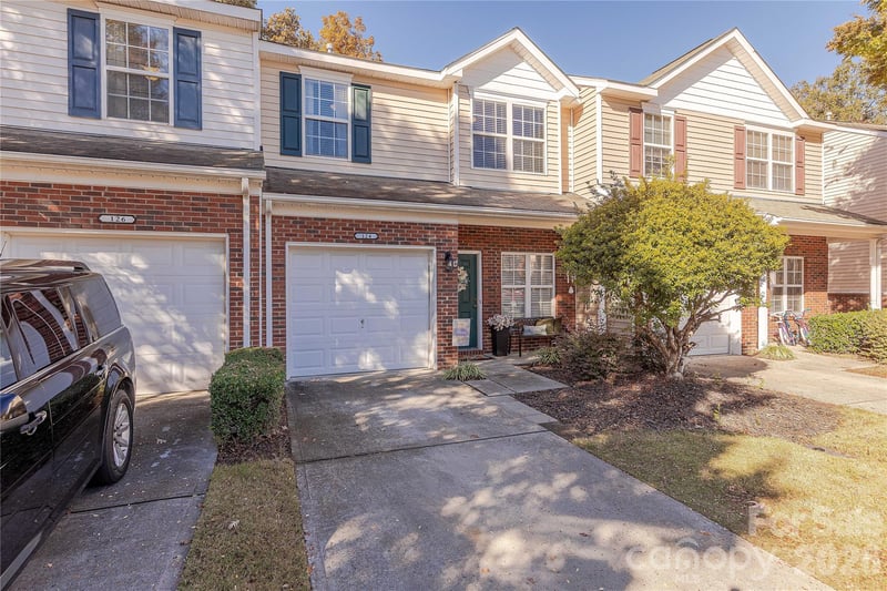 124 Clydesdale Ct, Matthews, NC 28104