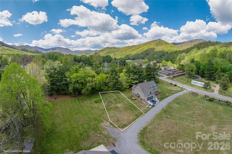 600 Sophie Rd, Maggie Valley, NC 28751