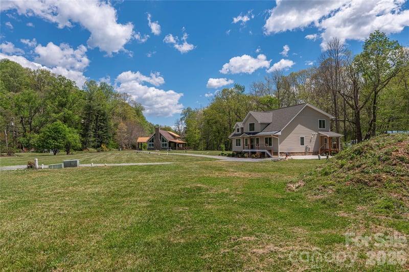 600 Sophie Rd, Maggie Valley, NC 28751
