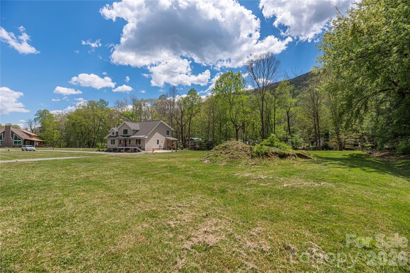 600 Sophie Rd, Maggie Valley, NC 28751