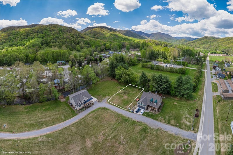 600 Sophie Rd, Maggie Valley, NC 28751