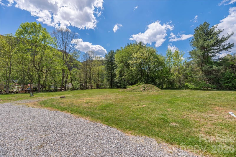 600 Sophie Rd, Maggie Valley, NC 28751