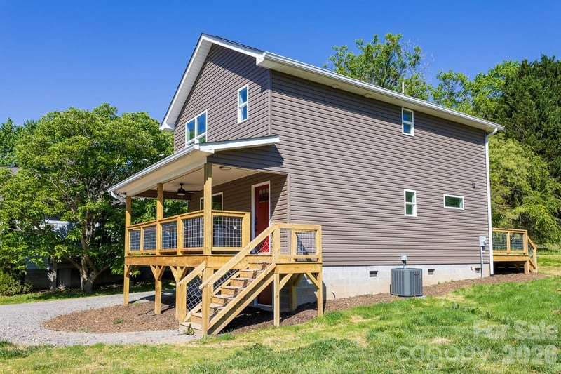 39 Terry Estates Dr, Black Mountain, NC 28711