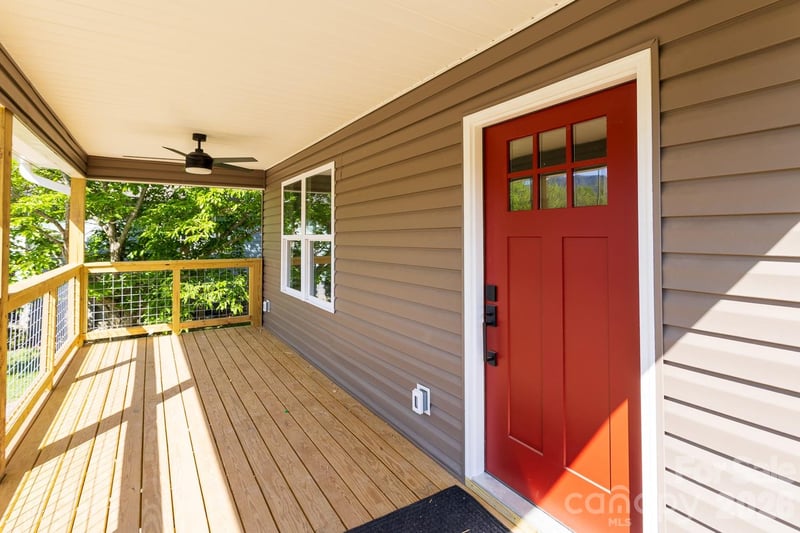39 Terry Estates Dr, Black Mountain, NC 28711