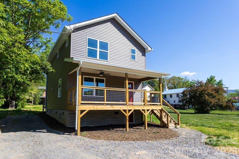 39 Terry Estates Dr, Black Mountain, NC 28711