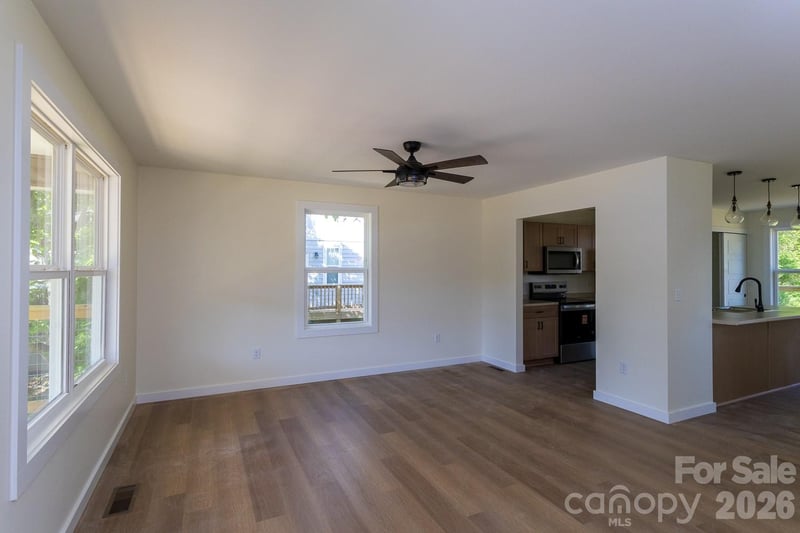 39 Terry Estates Dr, Black Mountain, NC 28711