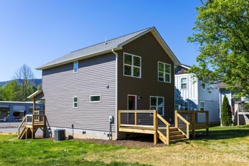 39 Terry Estates Dr, Black Mountain, NC 28711