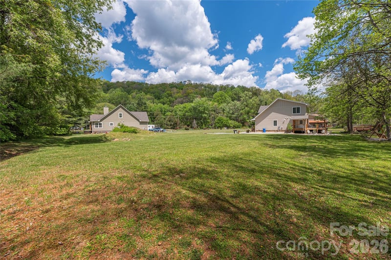 500 Sophie Rd, Maggie Valley, NC 28751