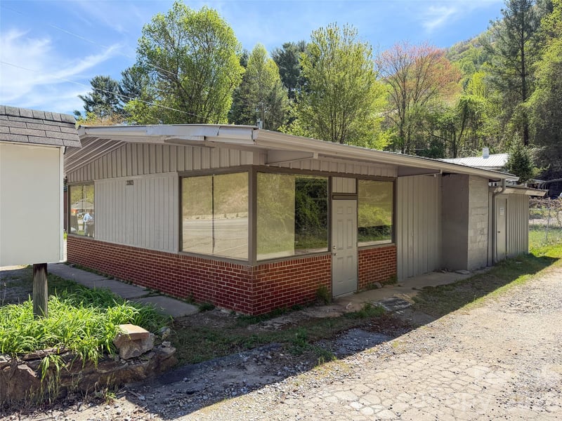 2803 Dellwood Rd, Waynesville, NC 28786