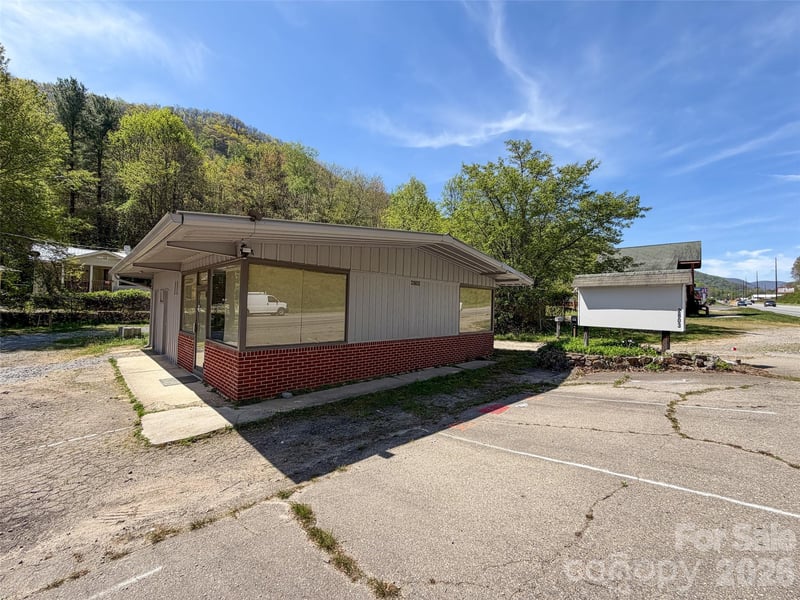 2803 Dellwood Rd, Waynesville, NC 28786