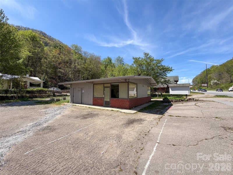 2803 Dellwood Rd, Waynesville, NC 28786