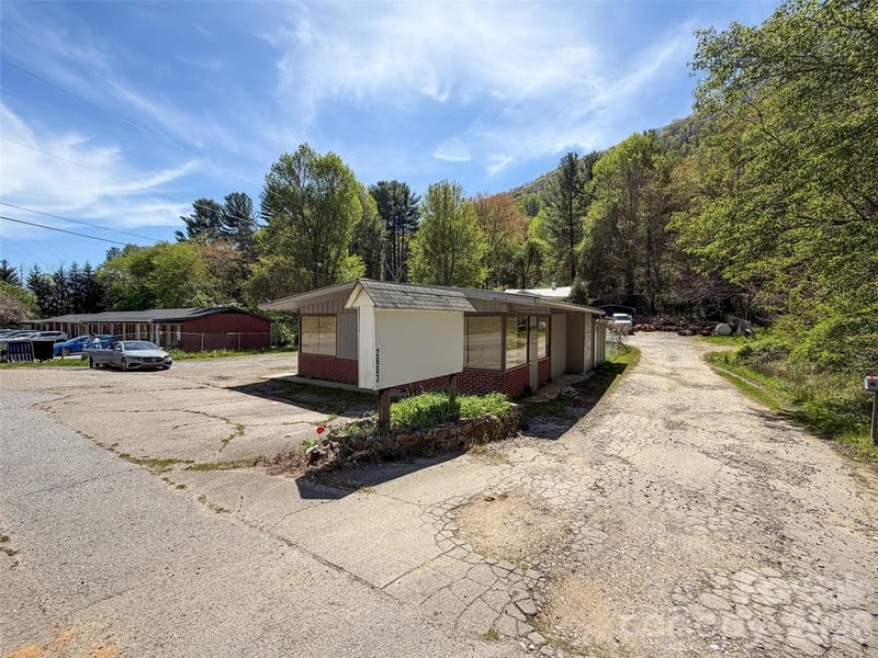 2803 Dellwood Rd, Waynesville, NC 28786