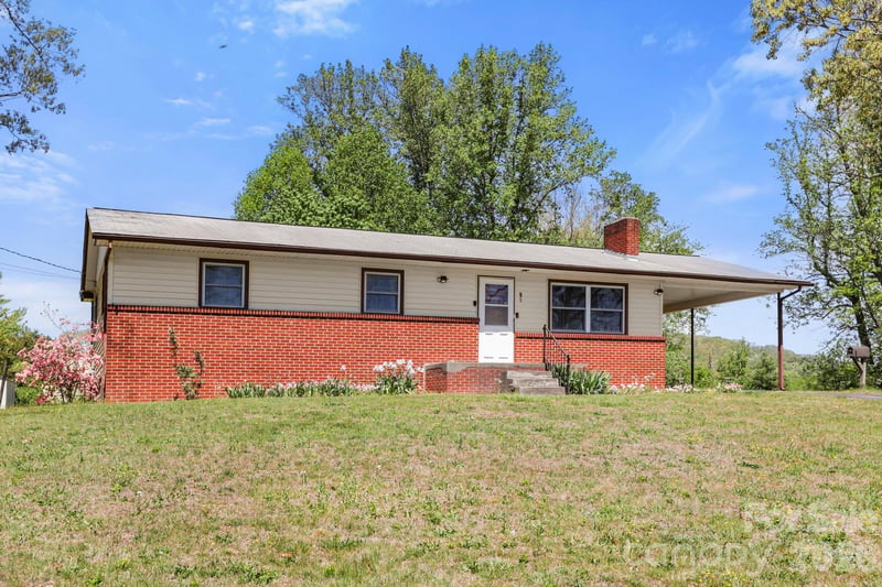 41 Hartshorn Dr, Candler, NC 28715