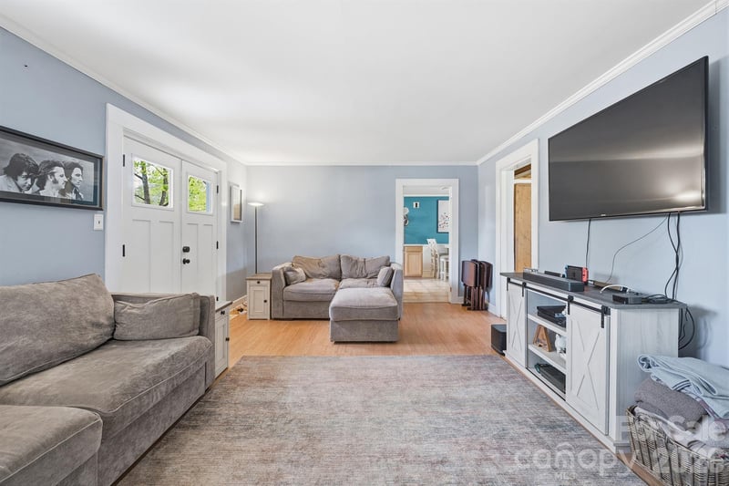 305 9th St, Newton, NC 28658