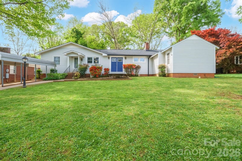 305 9th St, Newton, NC 28658