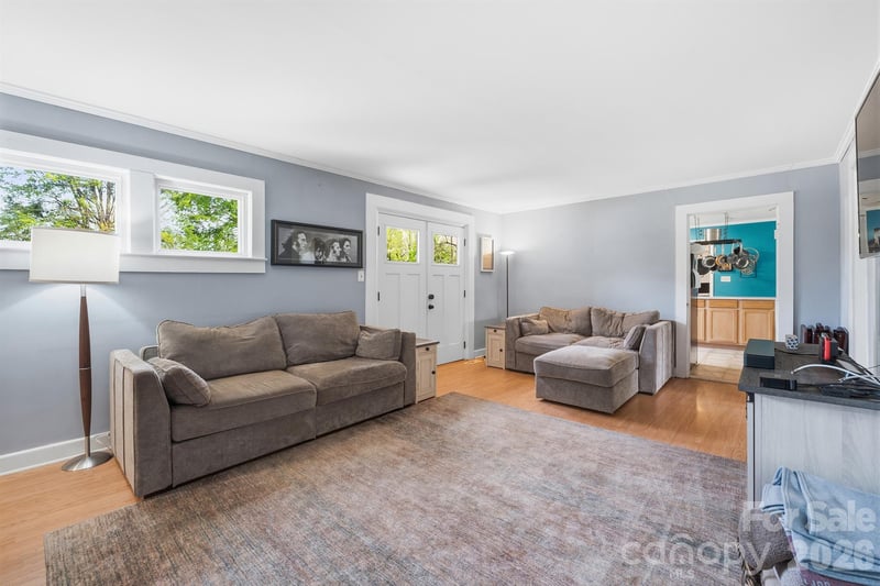 305 9th St, Newton, NC 28658