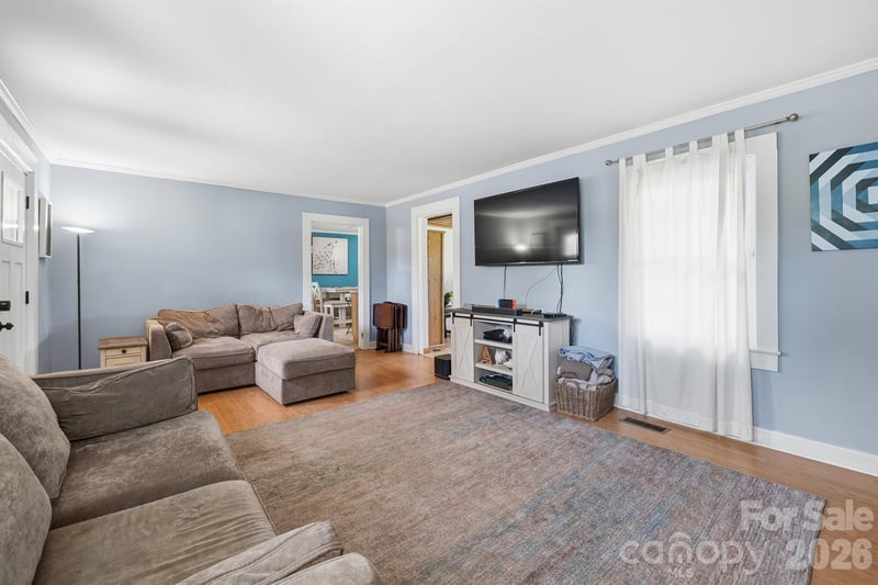 305 9th St, Newton, NC 28658
