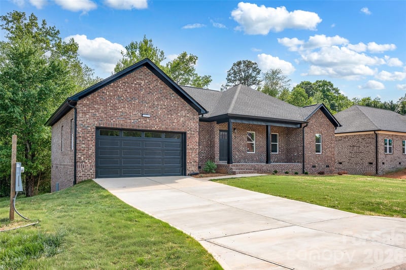 906 4th St, Conover, NC 28613