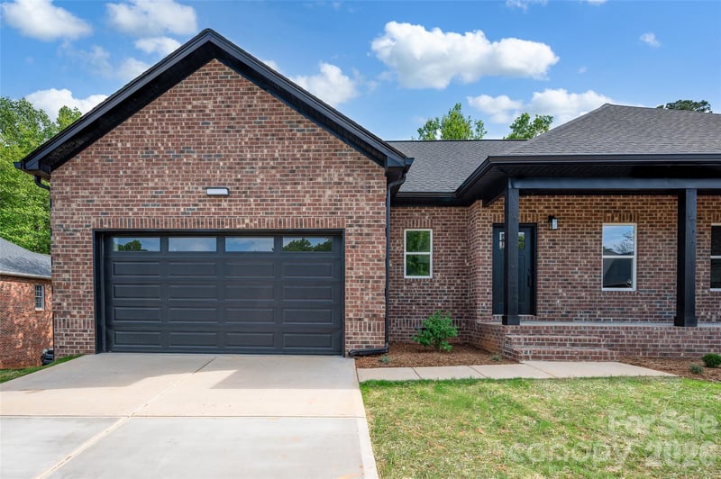 906 4th St, Conover, NC 28613