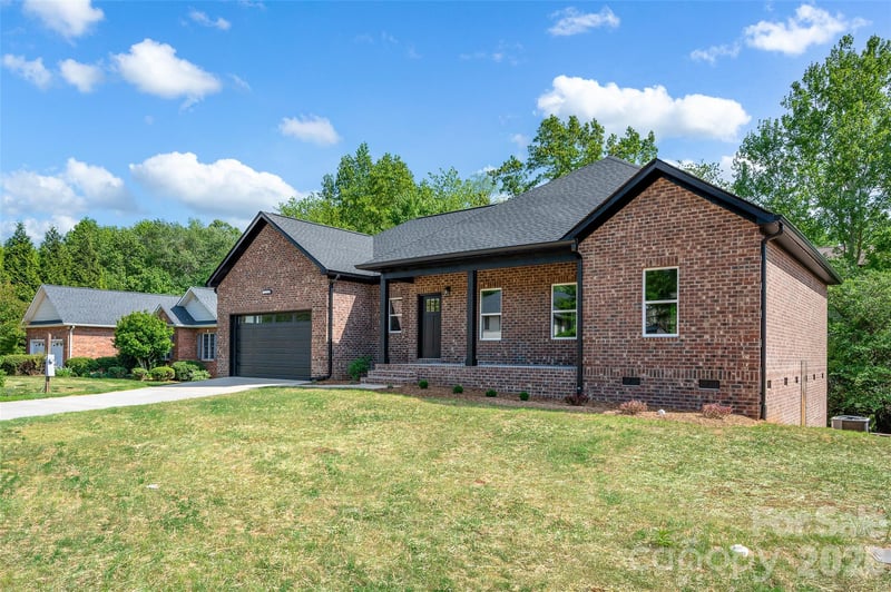 906 4th St, Conover, NC 28613