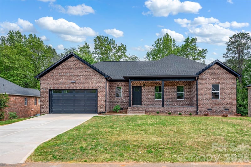 906 4th St, Conover, NC 28613