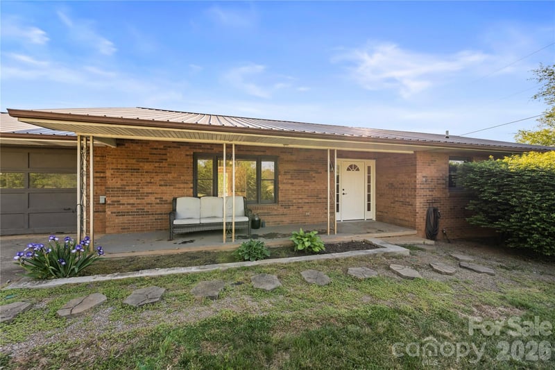 882 Queentown Rd, Canton, NC 28716