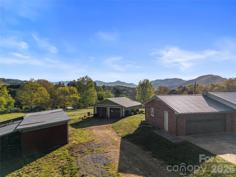 882 Queentown Rd, Canton, NC 28716