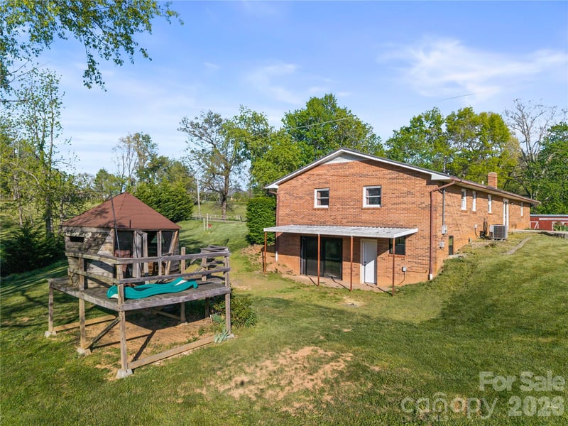 882 Queentown Rd, Canton, NC 28716