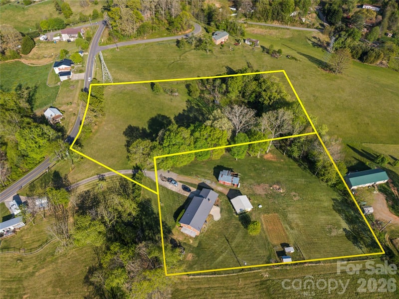 882 Queentown Rd, Canton, NC 28716