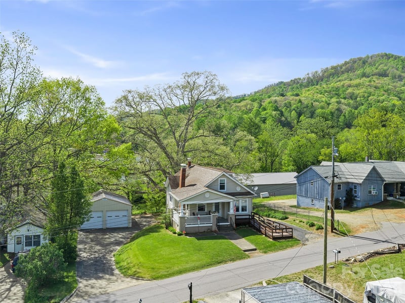 45 Summit St, Burnsville, NC 28714