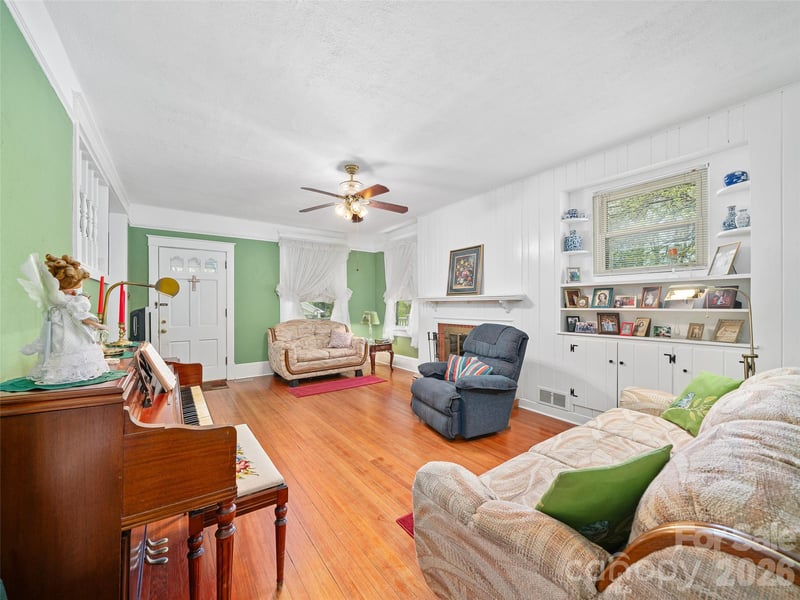 45 Summit St, Burnsville, NC 28714