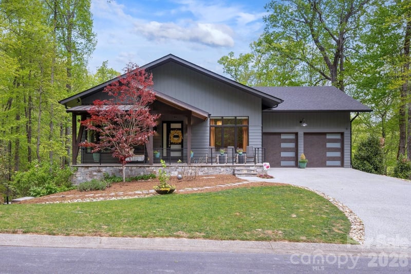 559 Shining Rock Pa, Horse Shoe, NC 28742