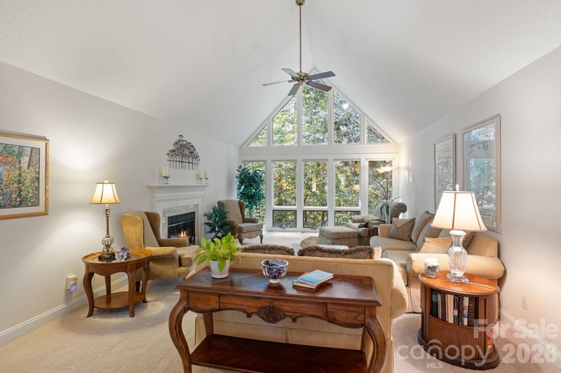 128 Forest View Dr, Flat Rock, NC 28731