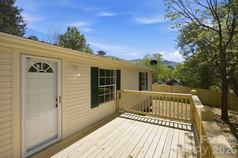 39 Upper Moffitt Rd, Asheville, NC 28805