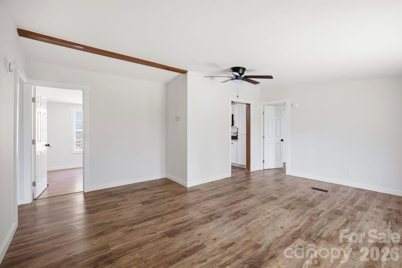 39 Upper Moffitt Rd, Asheville, NC 28805