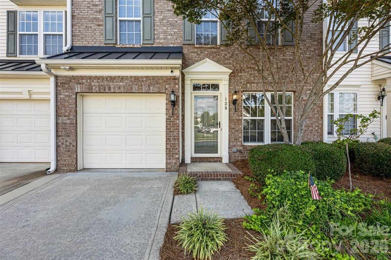 128 Autumn Falls Dr, Lake Wylie, SC 29710