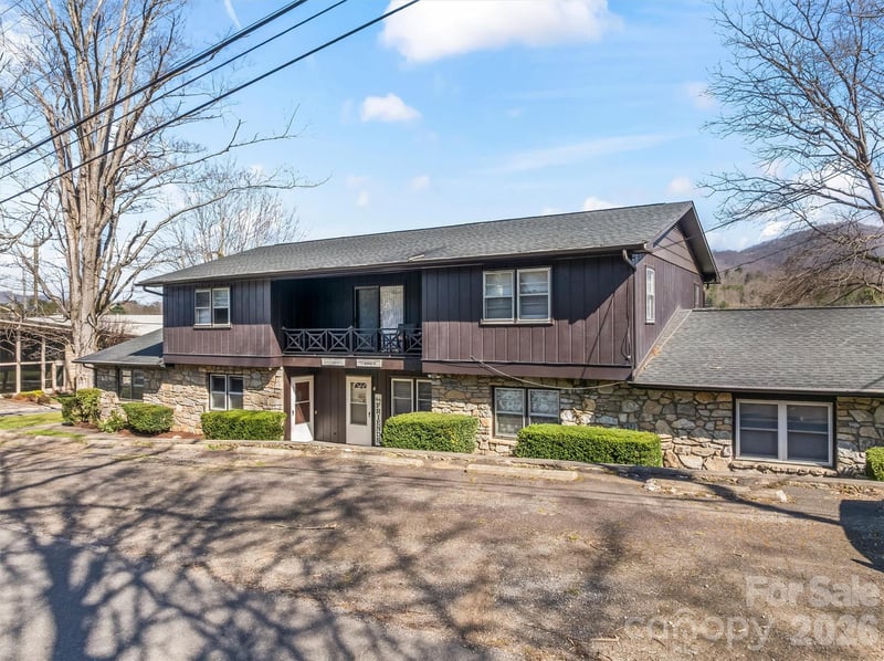 71 Maple St, Clyde, NC 28721