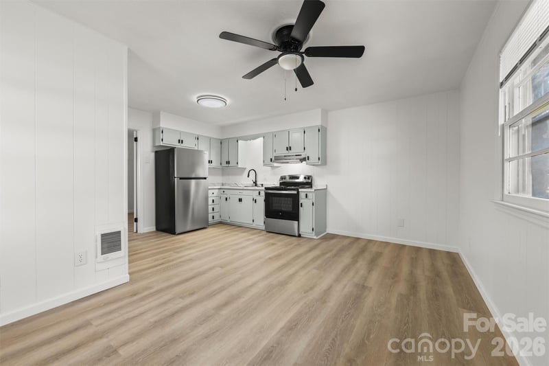 71 Maple St, Clyde, NC 28721