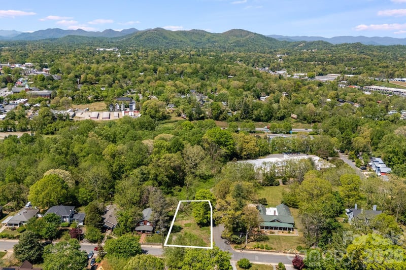 99999 Seven Oaks Rd, Asheville, NC 28806