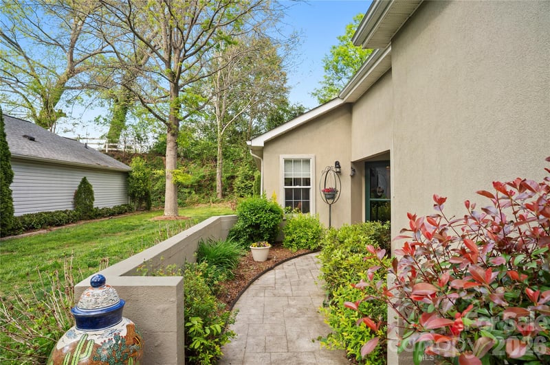 75 Stonebridge Dr, Asheville, NC 28805