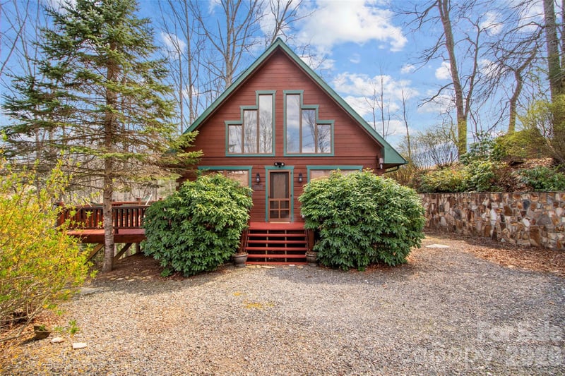 101 Jack Straw Ln, Burnsville, NC 28714