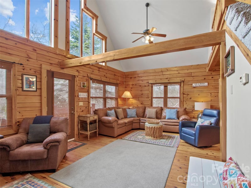 101 Jack Straw Ln, Burnsville, NC 28714