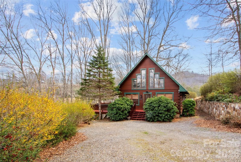 101 Jack Straw Ln, Burnsville, NC 28714