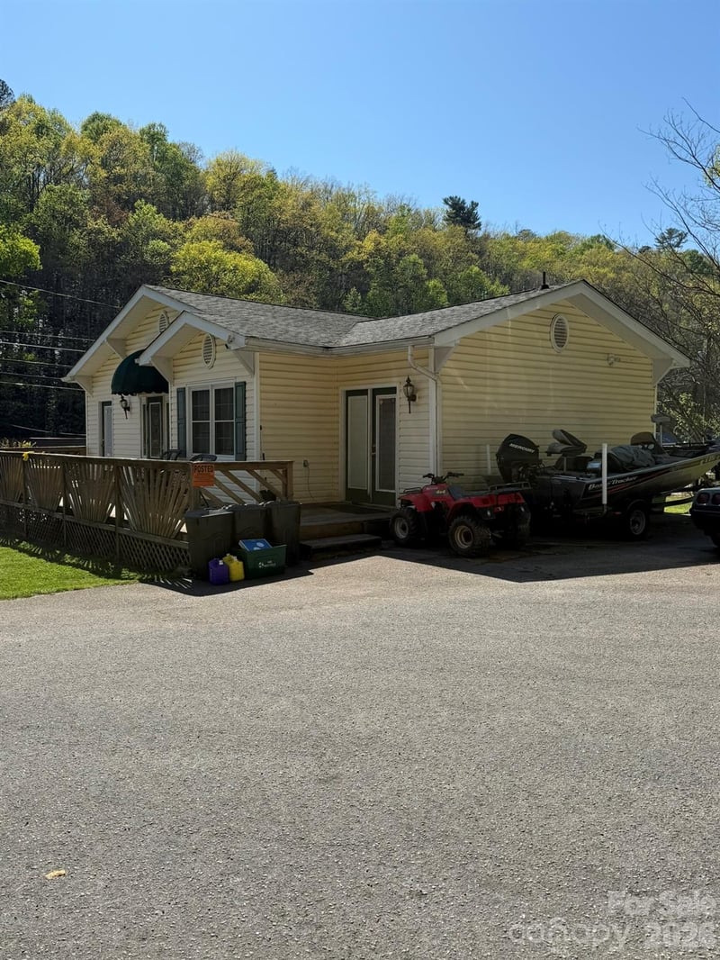 880 Main St, Marion, NC 28752