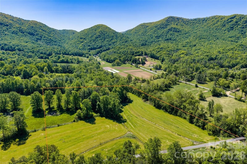 99999 Sugar Hollow Rd, Fairview, NC 28730