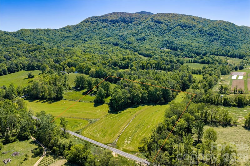 99999 Sugar Hollow Rd, Fairview, NC 28730