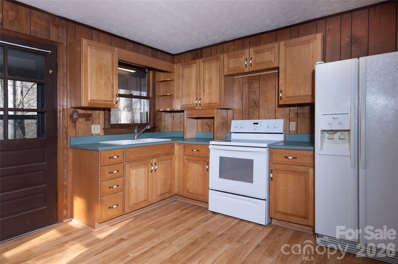 87 Sassafras Ln, Maggie Valley, NC 28751