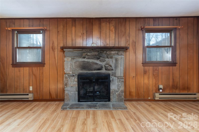 87 Sassafras Ln, Maggie Valley, NC 28751