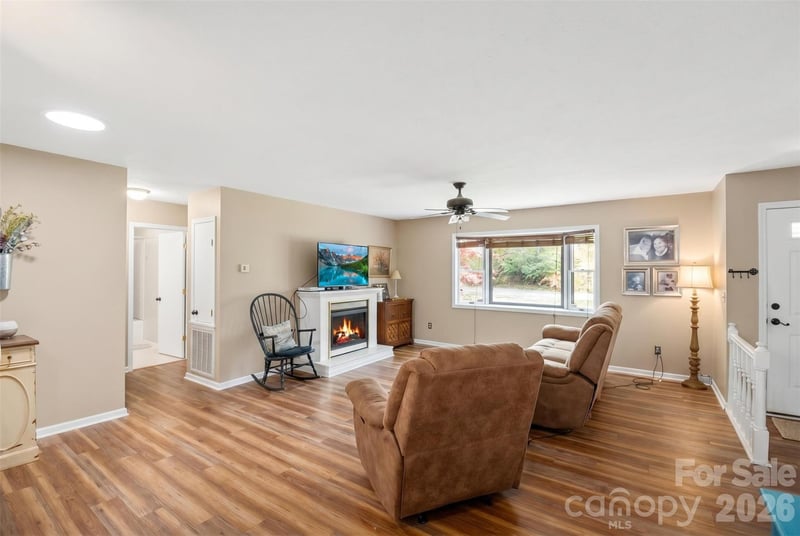 14 Willow Wood Trl, Hendersonville, NC 28739