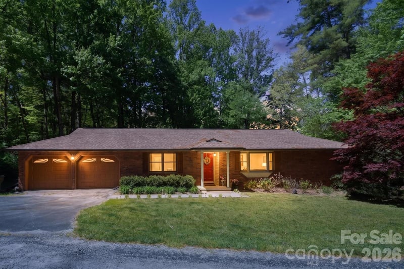 14 Willow Wood Trl, Hendersonville, NC 28739